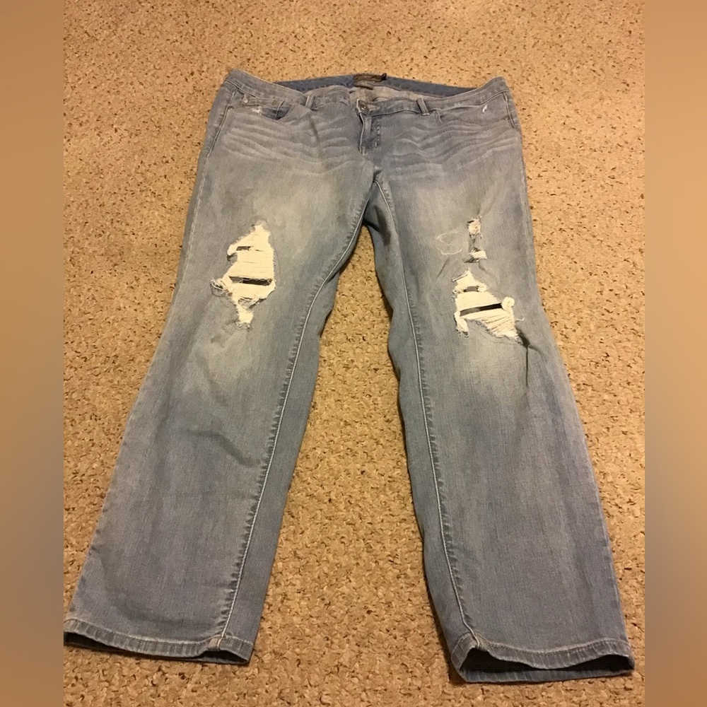 TORRID LT WASH 20R DISTRESSED WOMENS JEANS GUC PLUS SZ STRAIGHT LEG